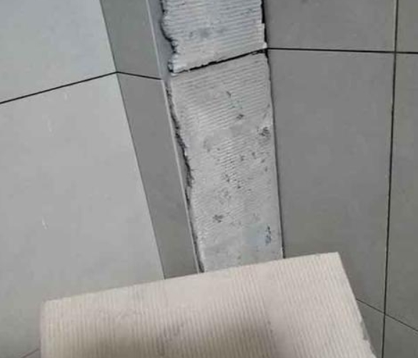 武鸣瓷砖空鼓维修公司分享下厨房瓷砖脱落的补救措施。
